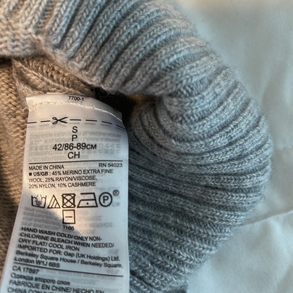 EUC Banana Republic Sweater- size small - Picture 7 of 8